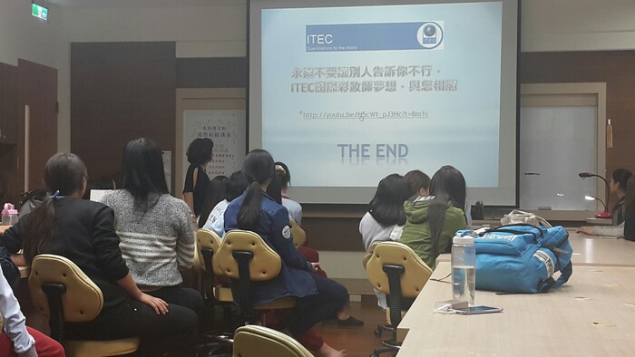 講師認真的解說