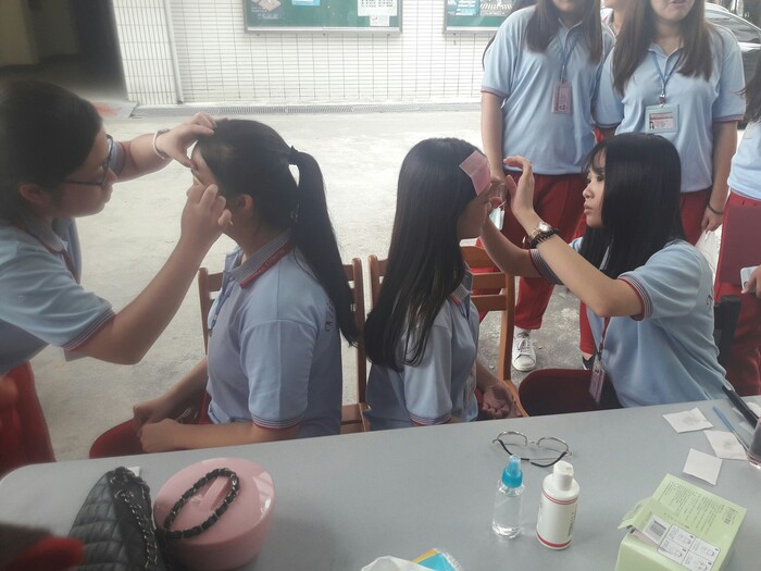 技術者修剪雜毛