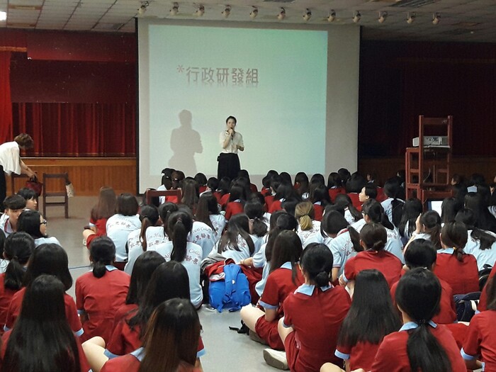 涵儒老師致詞~~~